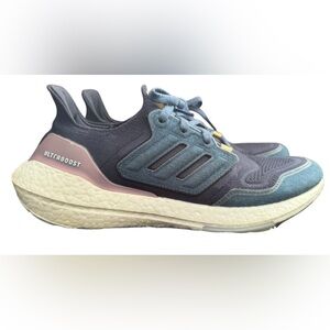 Adidas UltraBoost 22 women’s size 9 blue denim
